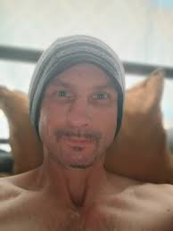 Introduction challenge post with low reactions and engagement strategy