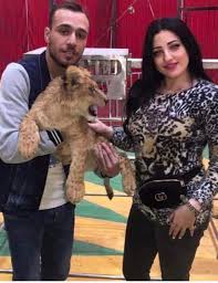 وعليه؛ فيجوز للزوجة الاستمناء بأصبع زوجها وليس هذا من الاستمناء المُحَرَّم. Ø´Ø§Ù‡Ø¯ Ù…Ø­Ù…Ø¯ Ø¹Ù†ØªØ± ÙˆØ®Ø·ÙŠØ¨ØªÙ‡ Ø¯Ù†ÙŠØ§ Ø§Ù„Ø­Ù„Ùˆ Ø¨Ø±ÙÙ‚Ø© Ø£Ø³Ø¯ ÙÙ‰ Ø§Ù„Ø³ÙŠØ±Ùƒ