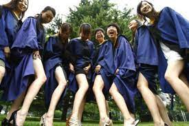 女子大生「太もも」むきだし卒業記念…若者の生態に賛否＝中国 (2011年6月23日) - エキサイトニュース