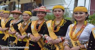 Sarawak mempunyai lebih daripada 40 suku kaum etnik pribumi. Lun Bawang Di Borneo Kata Malaysia
