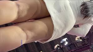 最新流出RKQ系列偷拍大神车展抄底女神车模美女主持裙底风光