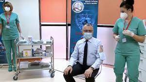 Cămașa specială pentru vaccinare a lui sorin cîmpeanu. Noua ModÄƒ La Vaccinare Ministrul Sorin Cimpeanu CÄƒmaÈ™Äƒ SpecialÄƒ Cu FerestruicÄƒ Pentru Vaccin Foto Video Barikada