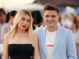 Шоумен анатолий анатолич и его жена юлия бойко в третий раз стали родителями Chitayu Kinga Chtoby Menya Uzhe Nichego Ne Napugalo Anatolij Anatolich Gotovitsya K Partnerskim Rodam S Zhenoj Bulvar Shoubiz