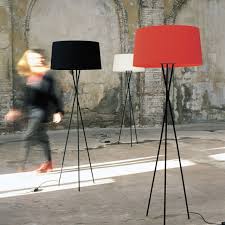 Tripode G5 Von Santa Cole Stehleuchte Moderne Stehlampen Stehlampe Stehleuchte Design