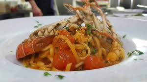 Ridurre a pezzi le quattro metà. Spaghetti Con Aragosta Picture Of Ristorante Pizzeria La Favarotta Sicily Tripadvisor