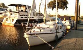 Leisure 22 ist eine serie von sportbooten der britischen firma cobramold ltd (die später in brinecraft ltd umbenannt wurde). Bootsangebot Schepenkring Yachtbrokers