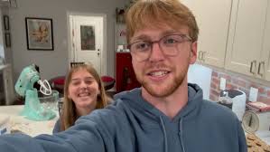 Baking Christmas Cookies w/ Friends // *UNHINGED* // VLOGMAS Day 9