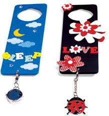 Simpaticos Cartelitos De Goma Eva Para La Puerta Manualidades De La Biblia Para Ninos Artesanias Para Adolescente Artesanias De Ninos