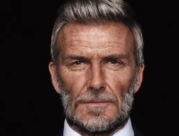 David Beckham, il "Golden boy" appare in versione 70enne. Eccolo con rughe  e capelli bianchi (VIDEO)