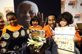 Von einer familie in einem township über einen früheren mitgefangenen aus robben island zu anderen bewohnern des heutigen südafrikas: Neben Und Mit Nelson Mandela Aufwachsen Fm4 Orf At