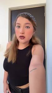 Videos de Angie Cáceres (@im_anggiecaceres) con “Muevélo Kali Uchis