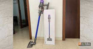 150% bigger bin and 25% wider cleaner head than dyson v11 absolute (gold/gold). Dyson V11 Absolute Pro Review A Chartbuster Of A Dustbuster 91mobiles Com