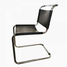 Ce type de chaises à « suspension élastique dans l'air » est d'un très grand confort. Breuer Marcel