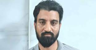 Dispute over timings: Private bus driver attacked with jack lever for  blocking another bus in Kozhikode