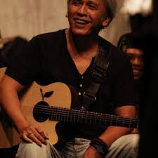 Silahkan subscribe jika berkenan, terima kasih. Stream Iwan Fals Lagu Cinta By Hanz Blitarian Listen Online For Free On Soundcloud