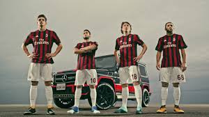 Les Joueurs Du Milan Ac La Jouent A La Olive Et Tom