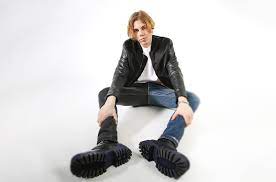 A young kid from australia. The Kid Laroi Justin Bieber S Stay Single Video Watch Billboard