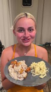 Jill Hash's Instagram, Twitter & Facebook