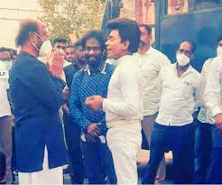 The lyric video of kannula thimiru from superstar rajinikanth's blockbuster movie darbar has hit 10m+ views on youtube! When Legend Saravanan Met Superstar Rajinikanth