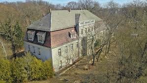 Die versteigerung selbst unterteilt sich in zwei abschnitte: Haus Auktion In Berlin Werden Elbe Elster Immobilien Ab 1500 Euro Versteigert Lausitzer Rundschau