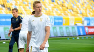 Футболист зинченко поцеловал журналистку в прямом эфире. Aleksandr Zinchenko Pokazal Kak Vlada Sedan Pomogaet Emu Gotovitsya K Novomu Sezonu Video Footboom