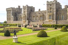 La atracción más famosa de windsor es el castillo de windsor, un hogar de la monarquía británica de 900 años de antigüedad. Las 10 Mejores Cosas Que Hacer En Windsor Cuales Son Los Principales Atractivos De Windsor Go Guides