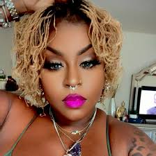 So, I ordered these for my Godbrother, and they arrived earlier today from  GOAT. I'm not sure why this pair came with the Chinese writing tag