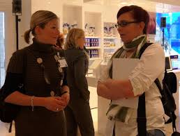 Nivea geschenkgutscheine sind zeitlich unbegrenzt gültig und können in jedem nivea haus und hier im online shop eingelöst werden. Nivea Haus Jungfernstieg Neueroffnung Verwohnen Massage Hamburg Selbsttest Erfahrungsbericht