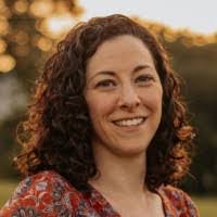 Elizabeth Pasquale's Instagram, Twitter & Facebook