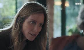Il est diffusé chaque soir de la semaine à 19h20 sur tf1 puis en replay et en streaming sur mytf1. Demain Nous Appartient En Avance Chloe Accepte D Aider Martin Virginie Trouve Le Mouchard Le Resume De L Episode Du 09 Fevrier 2021
