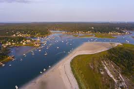 Good harbor beach does seem to draw a younger crowd, but not in a rowdy younger crowd manner of speaking. Wingaersheek Beach Gloucester Ma The Definitive Guide