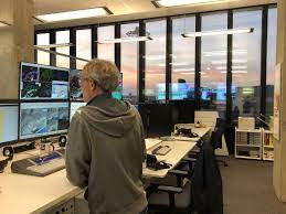 Explore tweets of meteoschweiz @meteoschweiz on twitter. Meteoschweiz On Twitter Blick Aus Der Wetterzentrale Am Flughafen Zurich Auf Den Abendhimmel Das Augenmerk Des Meteorologen Gilt Der Schaueraktivitat Uber Den Alpen Gibt S Vielleicht Noch Ein Paar Blitze Https T Co Ayxnxydmyq