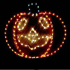 Frighten your halloween guests with this resin skull. Outdoor Halloween Decorations