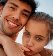 Margarida corceiro, namorada de joão félix comemora número de seguidores com dança. Joao Felix E Margarida Corceiro De Ferias No Dubai Glbnews Com