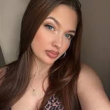 Sarah J. Maas's next book will probably be ACOTAR Book 6! In an interview  with TODAY, the author revealed that the next book she plans to publish  after "House of Flame and