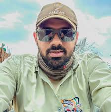 Ronnie vía Twitter! 🖤 "12,000 people, Houston. HEADLINING. Lmfao yall keep  talking that sh*t" . . . #fallinginreverse #fallinginreverseband  #fallinginreversesupport #fallinginreverselive #fallinginreversefans  #ronnieradke #ronnieradkefans ...