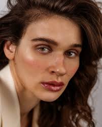 Eilin Peiffer (@eilinpeiffer) began her creative journey as a model but  soon realized it wasn't fulfilling for herself. She was encouraged to get  into photography and started by just capturing photos of