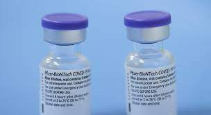 Além dos eua, o reino unido também estuda a possibilidade de aplicação de mais uma dose da vacina da pfizer para as pessoas mais vulneráveis à doença. Tjduvi2yxwmjnm