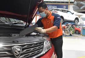 Tidak berapa lama keluar seorang perempuan separuh baya membuka pintu, kelihatannya pembantunya. Pkpb Proton Buka Semula Semua Pusat Jualan Dan Servis Motoqar