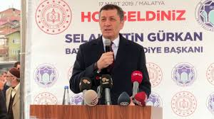 Jun 05, 2021 · selçuk, sembolik şehit mezarlarına karanfil bıraktı, mehçul asker mezarını ziyaret edip, tüm şehitler için dua okudu. Milli Egitim Bakani Selcuk Ataturk Kiz Anadolu Lisesi Acilis Torenine Katildi 1 Malatya Dailymotion Video
