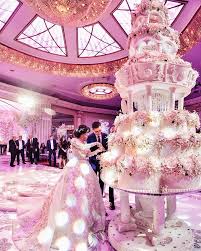 14 Extravagant Wedding Cake Designs For 2018 Weddings Hochzeitstorte Libanesische Hochzeit Riesige Hochzeitstorten