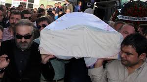 Get all the lyrics to songs by volkan konak and join the genius community of music scholars to learn the meaning behind the lyrics. Sanatci Volkan Konak Annesini Topraga Verdi