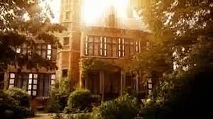 After mysterious things happen in the boarding school haus anubis, eight teenagers, who live there, get to the bottom of things and over time they solve the dark secret behind the wall of this house. Das Haus Anubis Staffel 1 Folge 61 Video Dailymotion