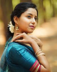 Milan Dsouza's Instagram, Twitter & Facebook