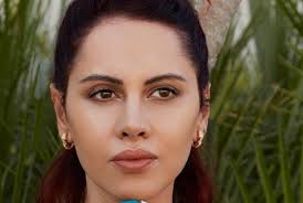 ونشرت ياسمين فيديو، وتبدو مشوهة الوجه، وعلقت على. ÙŠØ§Ø³Ù…ÙŠÙ† Ø±Ø¦ÙŠØ³ ØªÙ„ØªØ­Ù‚ Ø¨Ù€ Ù„Øµ Ø¨ØºØ¯Ø§Ø¯