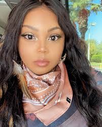 Daphne Grace's Instagram, Twitter & Facebook