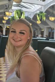 could some one please turn my niece round as she looking stright forward  please