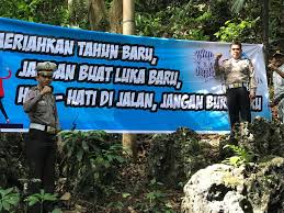 Temukan gambar latar belakang natal. Antisipasi Kecelakaan Saat Libur Natal Dan Tahun Baru Satlantas Polres Maros Sebar Spanduk Himbauan Pers Bhayangkara