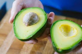 Ormai da molti anni l'avocado è diventato un frutto relativamente comune, che lo si può trovare in vendita al supermercato in tutte le stagioni dell'anno. Come Pulire Gli Avocado La Ricetta Di Sonia Peronaci