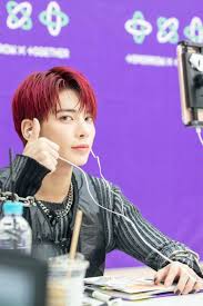 Weverse 200616 Tomorrow X Together Online Fan Meeting Behind The Scenes In 2020 Txt Signs Event Boy Groups
